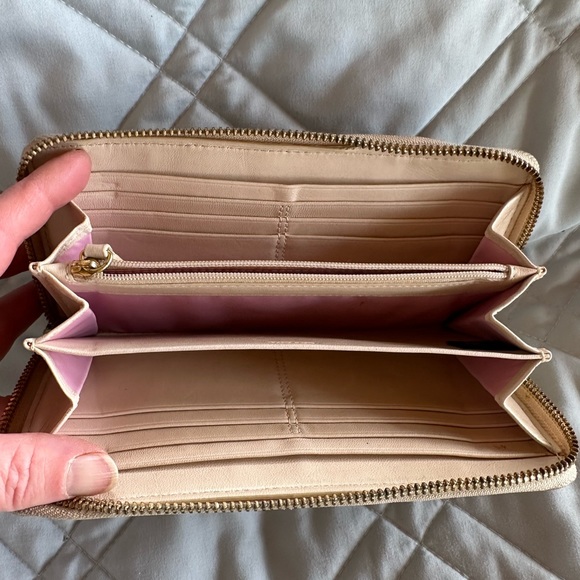 COACH Leather Zip Around Wallet in Soft Cream Pebbled Leather with Gold Hardware - Picture 5 of 10